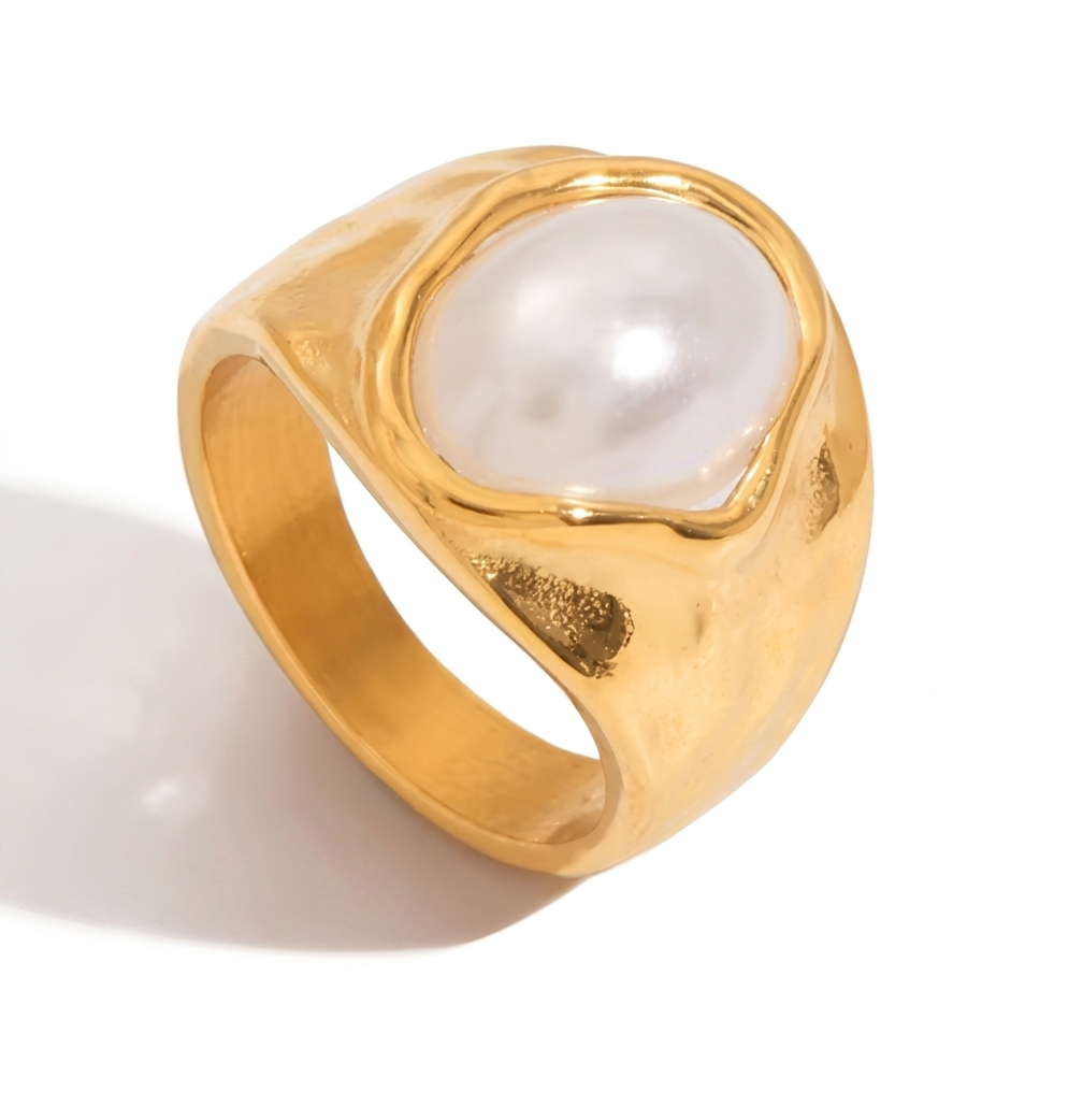 Cressida Pearl Ring – Gold Signet Statement Ring