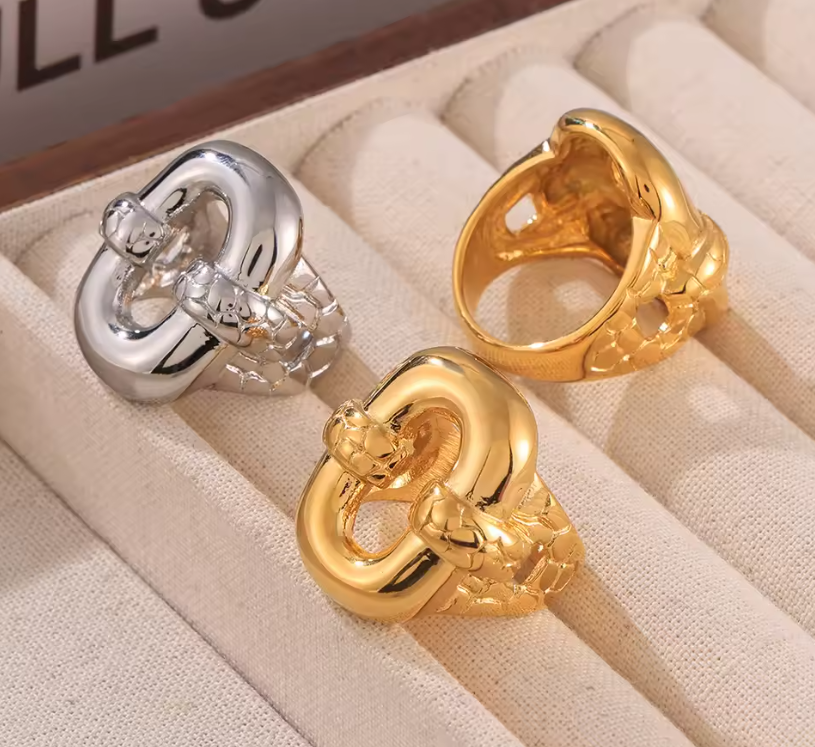 Medusa Ring – Silver Sculptural Statement Ring