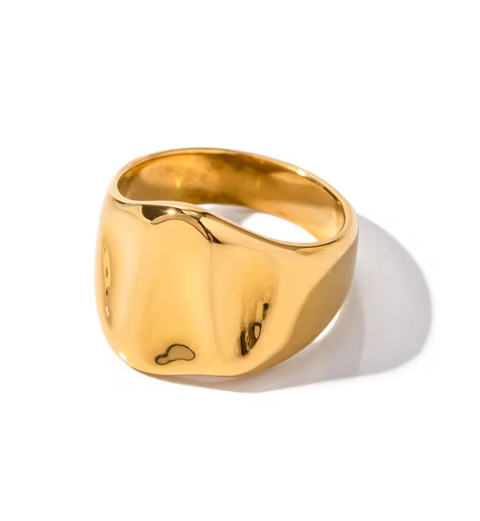 Valora Signet Ring – Gold Statement Ring