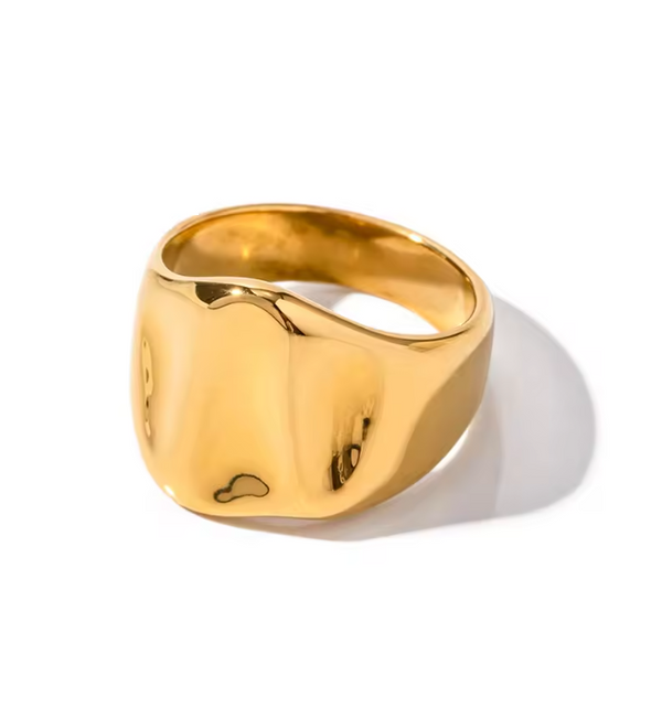 Valora Signet Ring – Gold Statement Ring
